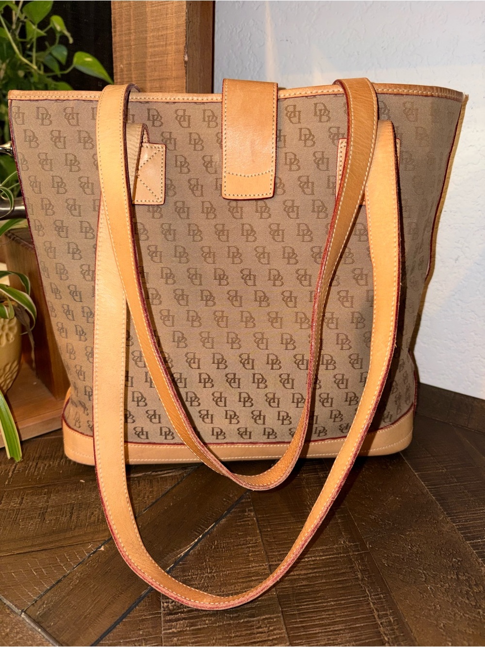 Dooney & Bourke Signature DB Canvas Shopper Tote Turn Lock Leather Trim Shoulder - Picture 4 of 10